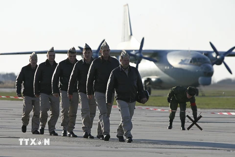 Các phi công Nga về tới căn cứ không quân Krasnodar sau khi rút khỏi căn cứ ở Syria, ngày 16/3. (Nguồn: AFP/TTXVN)