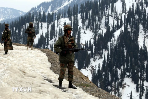 Binh sỹ Ấn Độ làm nhiệm vụ tại khu vực Tanghdar, Kashmir. (Nguồn: AFP/TTXVN)