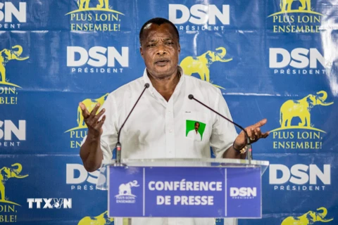 Tổng thống Denis Sassou Nguesso phát biểu trong buổi họp báo tại Brazzaville. (Nguồn: AFP/TTXVN)