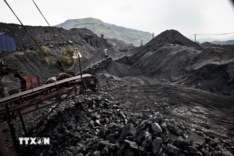 Khu vực tuyển than tại khai trường mỏ than Khánh Hòa (Thái Nguyên). (Ảnh: Trọng Đạt/TTXVN)