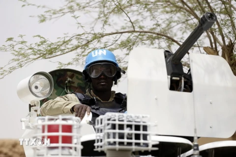 Binh sỹ phái bộ gìn giữ hòa bình Liên hợp quốc tại Mali tuần tra tại thành phố Kidal ngày 27/7/2013. (Nguồn: AFP/TTXVN)