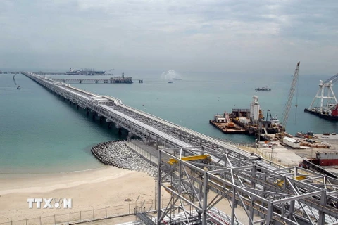 Nhà máy lọc dầu lớn nhất Kuwait. (Nguồn: AFP/TTXVN)