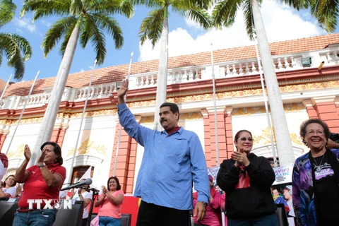 Tổng thống Venezuela Nicolas Maduro (giữa) tham gia Chương trình hành động của Chính phủ ở Caracas ngày 19/5. (Nguồn: EPA/TTXVN)