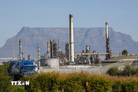 Một nhà máy của Chevron tại Cape Town, Nam Phi. (Nguồn: EPA/TTXVN)