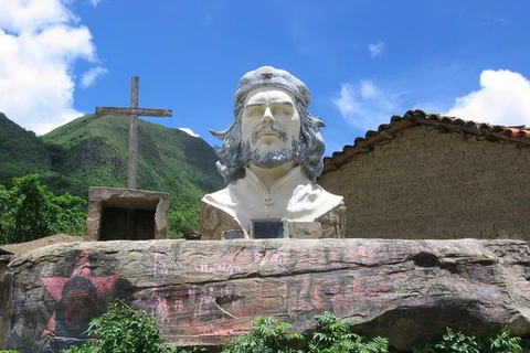 Một tượng đài tưởng niệm Che Guevara ở La Higuera, Bolivia. (Nguồn: en.wikipedia.org)