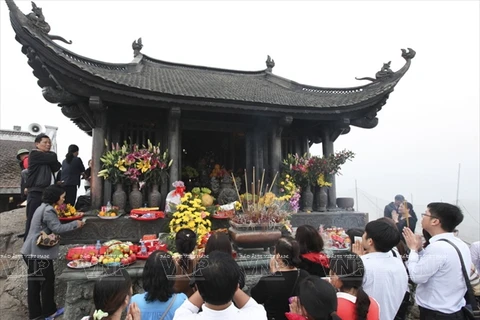Hàng vạn người dân hành hương về miền đất Phật Yên Tử