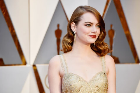 Emma Stone - mỹ nhân trang điểm nổi bật nhất thảm đỏ Oscar 