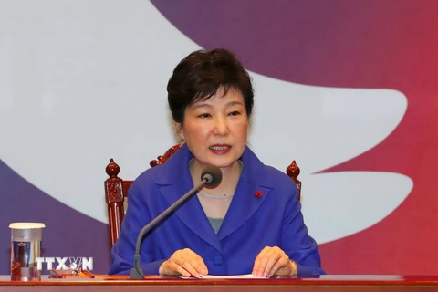 Tổng thống Hàn Quốc Park Geun-hye chủ trì cuộc họp nội các ở Seoul ngày 9/12/2016. (Nguồn: AFP/TTXVN)