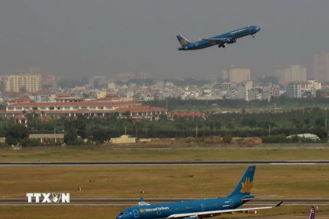 Máy bay của các hãng hàng không tại sân bay Tân Sơn Nhất. (Ảnh: Hoàng Hải/TTXVN)