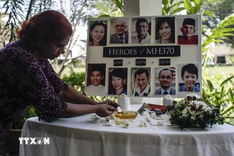  Tưởng nhớ các nạn nhân MH 370 tại Kuala Lumpur, Malaysia ngày 8/3. (Nguồn: EPA/TTXVN)