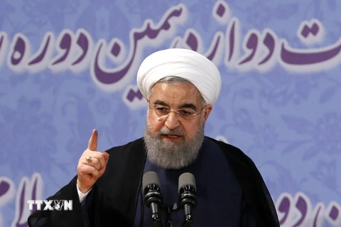 Tổng thống Iran Hassan Rouhani sau khi đăng ký tái tranh cử nhiệm kỳ hai ở Tehran ngày 14/4. (Nguồn: AFP/TTXVN)
