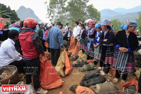 Sắc màu chợ phiên San Thàng lớn nhất tỉnh Lai Châu 