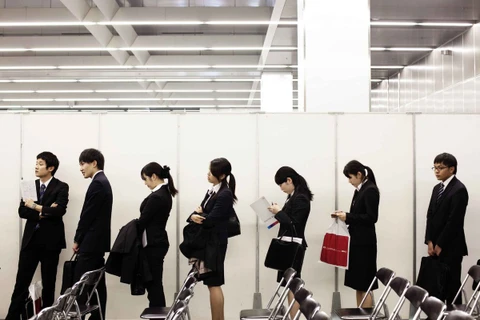 Người lao động Nhật Bản tại một hội chợ việc làm. (Nguồn: Bloomberg)