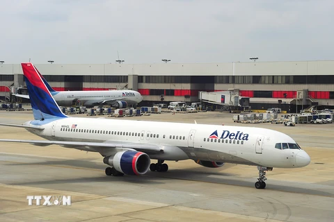 Máy bay của Hãng Delta Airlines tại sân bay quốc tế Atlanta-Hartsfield ở Atlanta, bang Georgia, Mỹ. (Nguồn: AFP/TTXVN)
