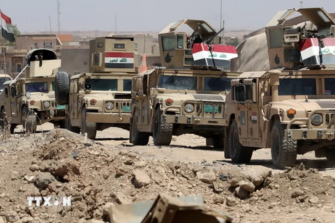Các lực lượng Iraq tham gia chiến dịch chống IS tại Mosul ngày 1/6. (Nguồn: AFP/TTXVN)