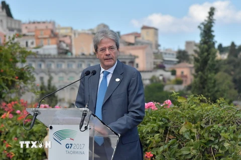 Thủ tướng Italy Paolo Gentiloni trong một cuộc họp báo ở Taormina, Sicily (Italy). (Nguồn: EPA/TTXVN)