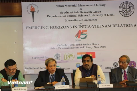 Đại sứ Việt Nam tại Ấn Độ Tôn Sinh Thành phát biểu tại hội thảo. (Ảnh: Huy Bình/Vietnam+)