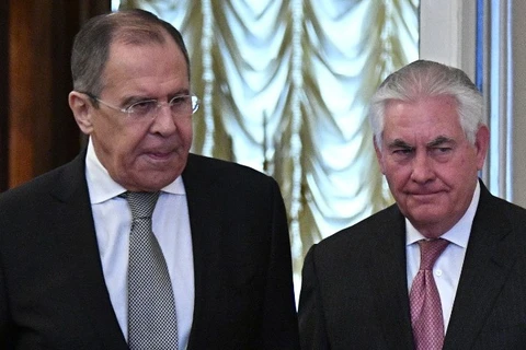 Ngoại trưởng Nga Sergey Lavrov và người đồng cấp Mỹ Rex Tillerson trong một cuộc gặp tại Moskva. (Nguồn: cnn.com)