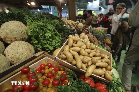 Nông sản được bày bán tại một hội chợ nông nghiệp ở Paris, Pháp. (Nguồn: AFP/TTXVN)
