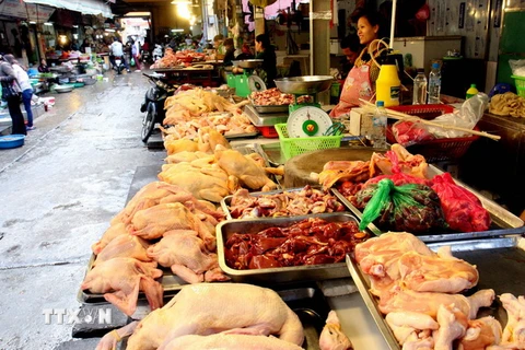 Một khu chợ ở Hà Nội. (Ảnh: Đình Huệ/TTXVN)