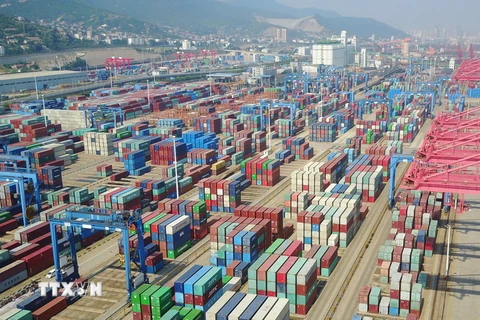 Một cảng hàng hóa ở Giang Tô, Trung Quốc ngày 13/7. (Nguồn: AFP/TTXVN)