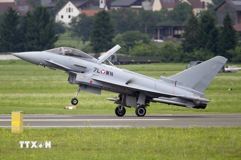 Máy bay chiến đấu Typhoon của Anh tại triển lãm không lực ở Zeltweg, Áo ngày 7/7. (Nguồn: EPA/TTXVN)