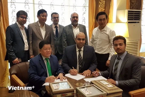 Lễ ký biên bản ghi nhớ về thương mại giữa Công ty Ba Tư Bình An Việt Nam với với công ty Rahavaran Tosee Mihan, Iran. (Ảnh: Đại sứ quán Việt Nam tại Iran)