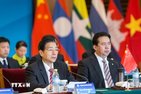 Bộ trưởng Công an Trung Quốc Quách Thanh Côn (bên trái, phía trước) dự một lễ kỷ niệm. (Nguồn: THX/TTXVN)