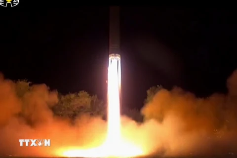 Tên lửa ICBM Hwasong-14 được phóng từ một địa điểm bí mật ở Triều Tiên đêm 28/7. (Yonhap/TTXVN)