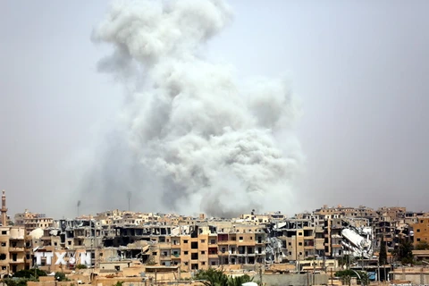 Khói bốc lên sau các cuộc giao tranh tại Raqqa, tỉnh Homs, Syria. Ảnh minh họa. (Nguồn: AFP/TTXVN)