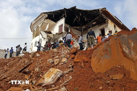 Hiện trường vụ lở đất ở Freetown ngày 15/8. (INguồn: THX/TTXVN)