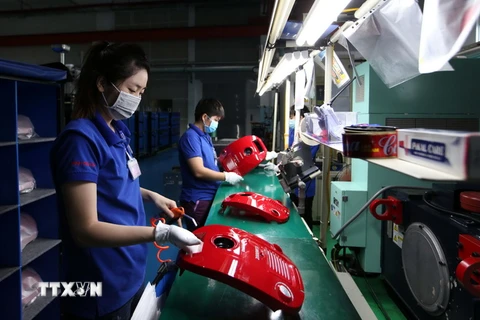 Các linh kiện nhựa tại nhà máy Công ty cổ phần công nghiệp hỗ trợ Minh Nguyên (Khu công nghệ cao Thành phố Hồ Chí Minh). (Ảnh: An Hiếu/TTXVN)