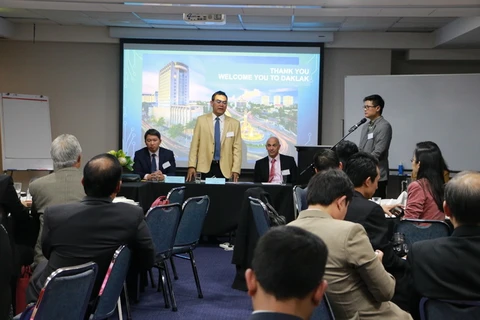 Chủ tịch tỉnh, ông Y Biêr Niê giải đáp các thắc mắc của doanh nghiệp Australia tại hội thảo. (Ảnh: Khánh Linh/Vietnam+)