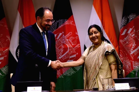 Ngoại trưởng Ấn Độ Sushma Swaraj và người đồng cấp Afghanistan Salahuddin Rabbani trong cuộc hội đàm ngày 11/9. (Nguồn: prokerala.com)