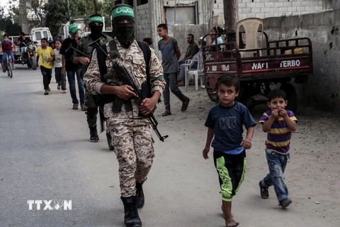 Nhóm Hamas tuần tra tại thành phố Khan Yunis, Dải Gaza ngày 15/9. (Nguồn: AFP/TTXVN)