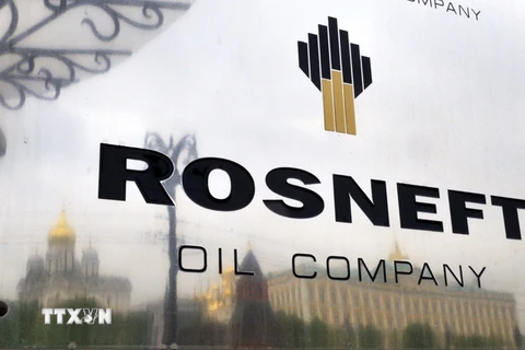 Biểu tượng của Tập đoàn Rosneft tại trụ sở ở Moskva. (Nguồn: AFP/TTXVN)