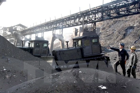 Hoạt động khai thác tại mỏ than Toksan thuộc Khu phức hợp than đá Kangdong, Triều Tiên. (Ảnh: EPA/TTXVN)