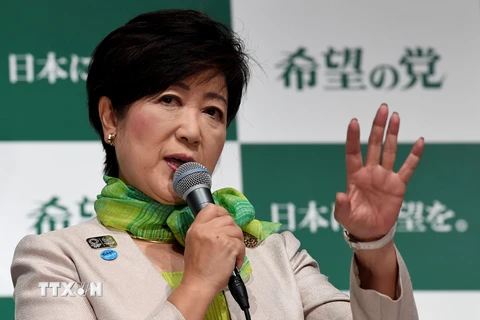Thị trưởng Tokyo Yuriko Koike phát biểu trong cuộc họp báo tại thủ đô Tokyo ngày 27/9. (Nguồn: AFP/TTXVN)