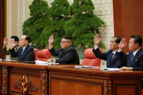 Nhà lãnh đạo Triều Tiên Kim Jong-un (giữa) tại phiên họp Ban Chấp hành Trung ương đảng Lao động Triều Tiên. (Nguồn: Yonhap/TTXVN)