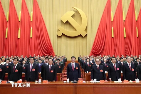 Tổng Bí thư, Chủ tịch Trung Quốc Tập Cận Bình (giữa, phía trước) tại phiên bế mạc Đại hội XIX Đảng Cộng sản Trung Quốc tại Bắc Kinh ngày 24/10. (Nguồn: THX/TTXVN)