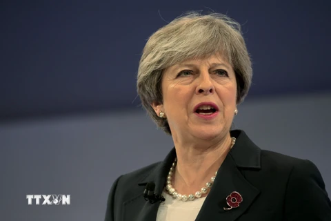 Thủ tướng Anh Theresa May phát biểu tại một hội nghị ở London ngày 6/11. (Nguồn: AFP/TTXVN)