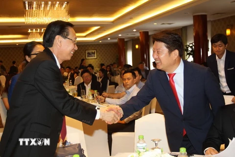 Ông Lê Thanh Liêm, Phó Chủ tịch Thường trực UBND Thành phố Hồ Chí Minh và Thị trưởng thành phố Daegu Kwon Young Jin. (Ảnh: Thanh Vũ/TTXVN)