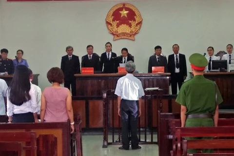 [Video] Bị cáo Nguyễn Khắc Thủy lĩnh án 3 năm tù vì dâm ô trẻ em