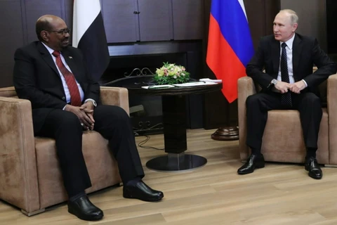 Tổng thống Sudan Omar al-Bashir và người đồng cấp nước chủ nhà Vladimir Putin. (Nguồn: citizen.co.za)