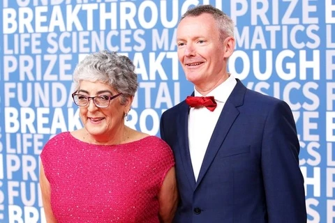 Joanne Chory (trái) được trao Giải Breakthrough Prize các ngành khoa học phục vụ đời sống. (Nguồn: Getty images)