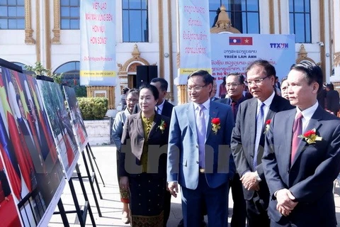 [Video] Trưng bày tư liệu quý về quan hệ Việt-Lào tại Vientiane