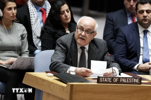 Đại diện của Palestine tại Liên hợp quốc Riyad Mansour phát biểu tại phiên họp khẩn của Hội đồng Bảo an về vấn đề Jerusalem ở New York, Mỹ, ngày 8/12. (Nguồn: THX/TTXVN)