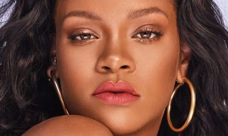 Với 14 thỏi son của Fenty Beauty, Rihanna là nữ hoàng màu son dị biệt