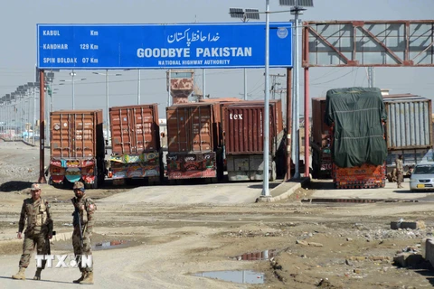 Binh sỹ Pakistan gác tại cửa khẩu biên giới giữa Pakistan và Afghanistan. (Nguồn: EPA/TTXVN)