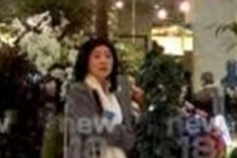 Bức ảnh chụp ngày 26/12, được cho là cựu Thủ tướng Yingluck tại Westfield Shopping Centre . (Nguồn: scmp.com)